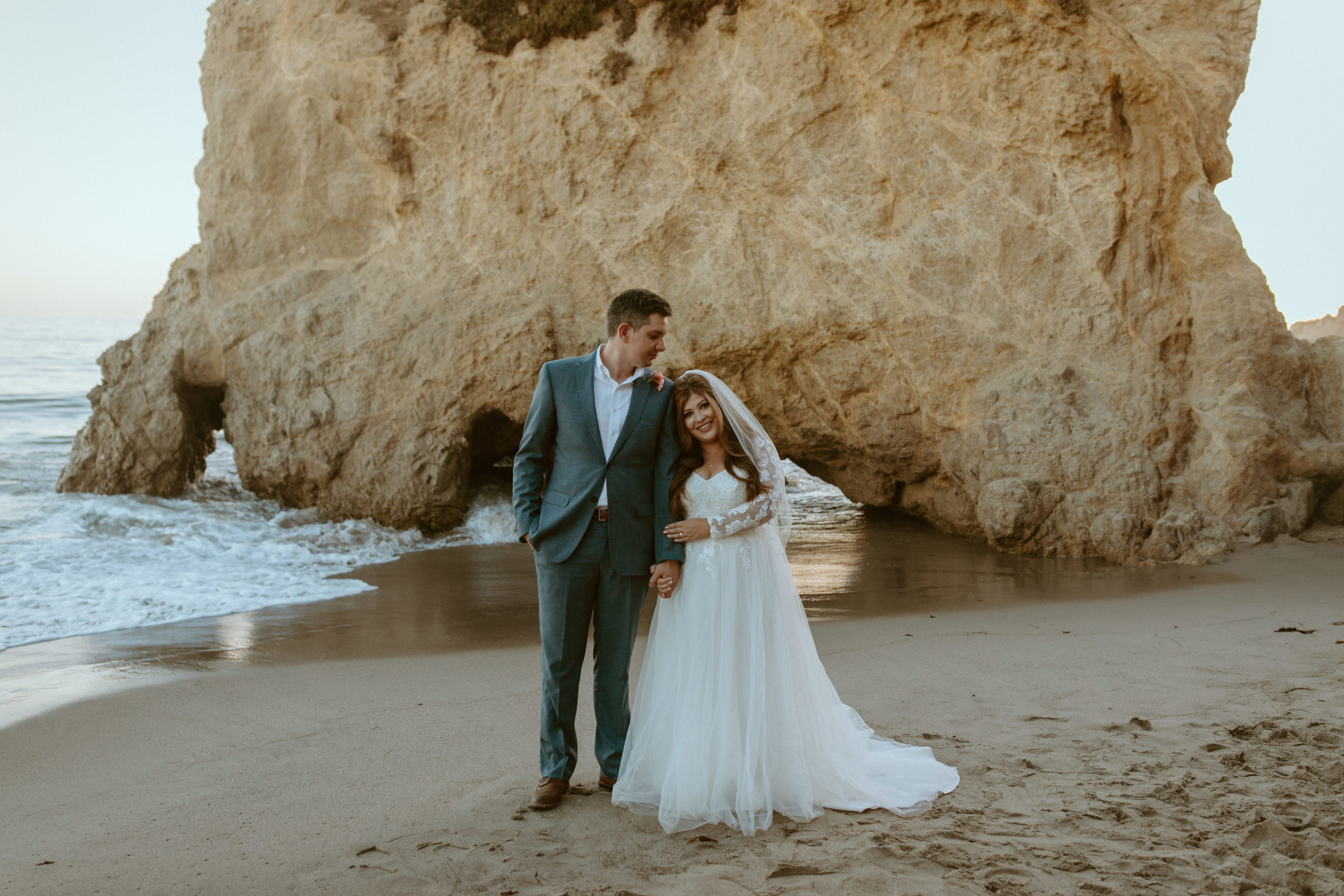 couple eloping in Malibu